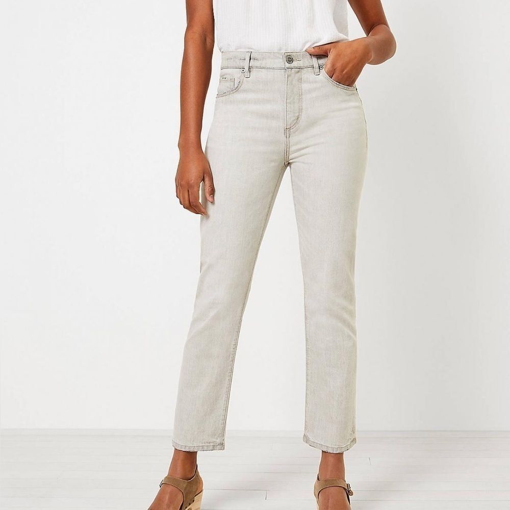 High Rise Straight Crop Jeans in Light Grey Wash – LOFT sz 32
